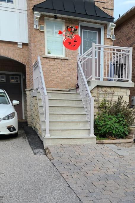 Top Floor Of House In S Vaughan All To Yourself Apartment Exterior photo