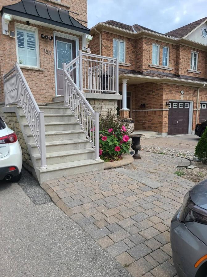 Top Floor Of House In S Vaughan All To Yourself Apartment Exterior photo